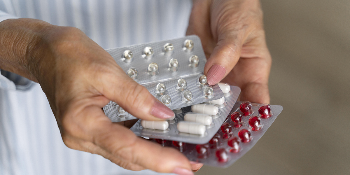 Leia mais sobre o artigo Polifarmácia: Os Riscos de Tomar Muitos Remédios e Como Otimizar o Tratamento Introdução: Um Cenário Cada Vez Mais Comum